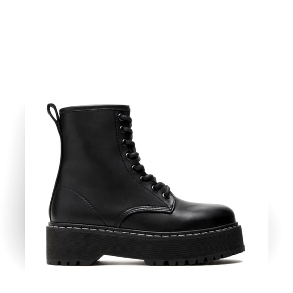 Steve Madden Shoes - Steve Madden Betty Black Combat Platform Lace up Combat Boots